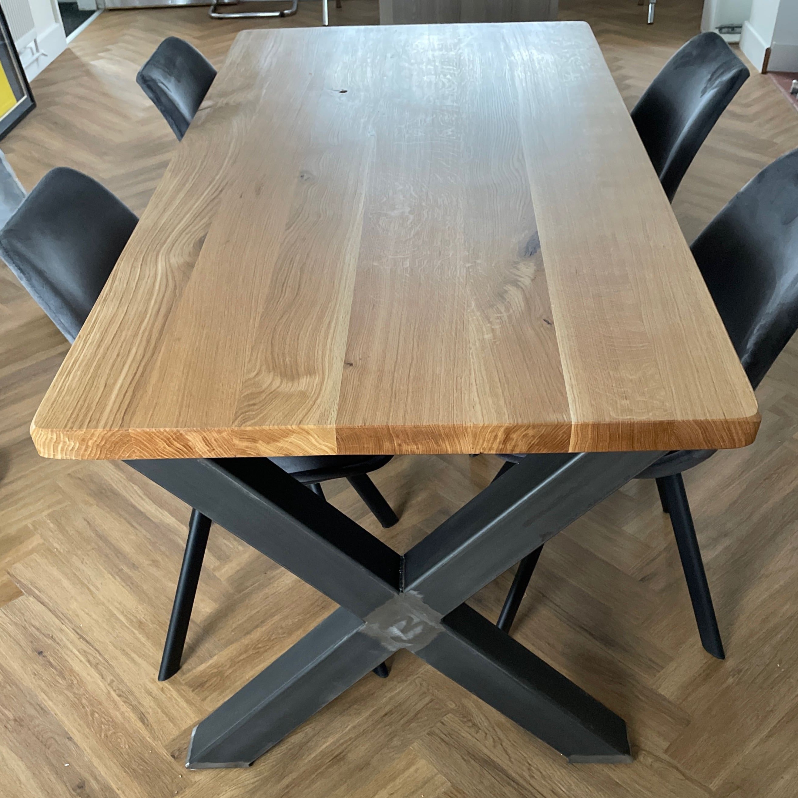 Sophisticated Oak Dining Table
